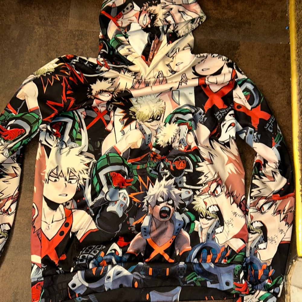 Xl men’s anime hoodie never worn
